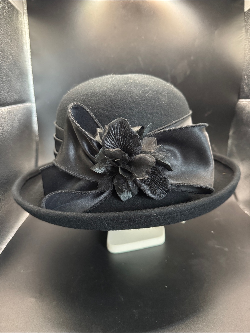 NWT Giovannio NY  Women's Black 100% wool Bowler Hat with Floral Accent